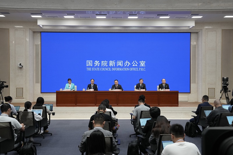 李國英出席國新辦新聞發(fā)布會